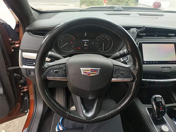 Фото 11 - Cadillac XT4