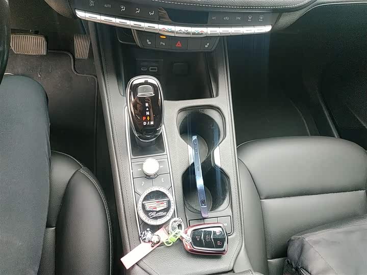 Фото 14 - Cadillac XT4