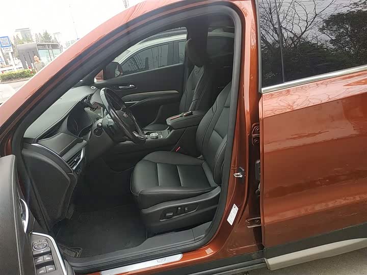 Фото 15 - Cadillac XT4