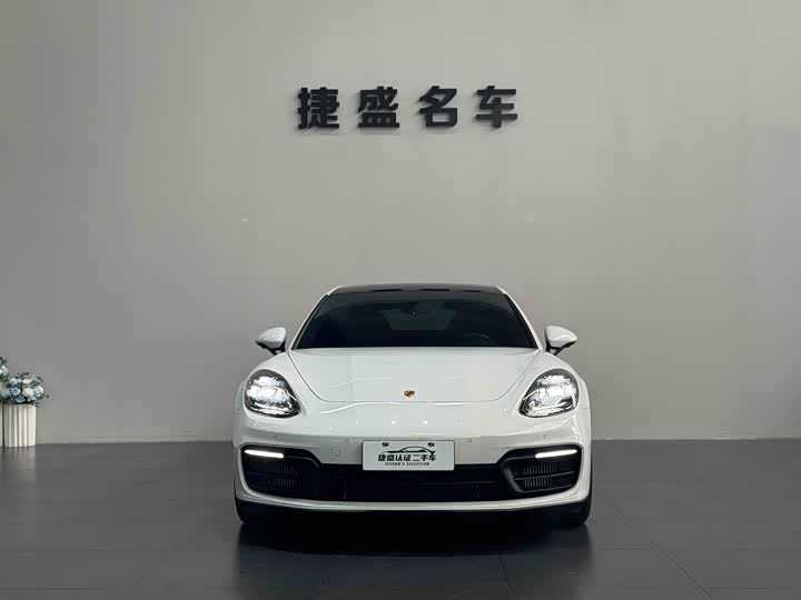 Фото 2 - Porsche Panamera