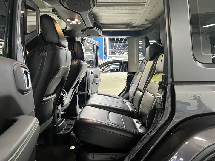 Фото 10 - Jeep Wrangler Hybrid