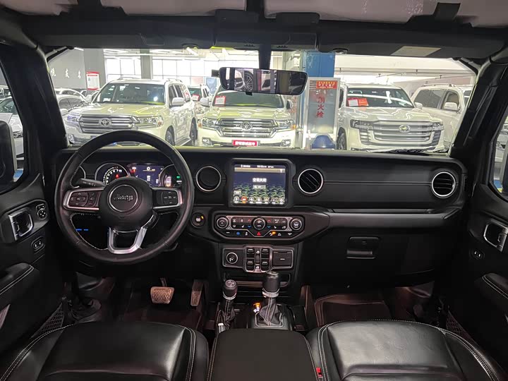 Фото 12 - Jeep Wrangler Hybrid