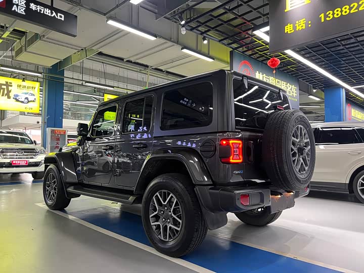 Фото 4 - Jeep Wrangler Hybrid