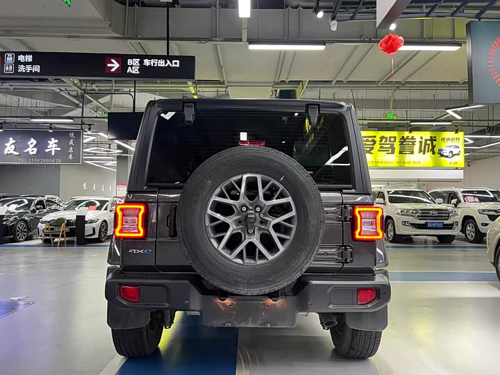 Фото 5 - Jeep Wrangler Hybrid