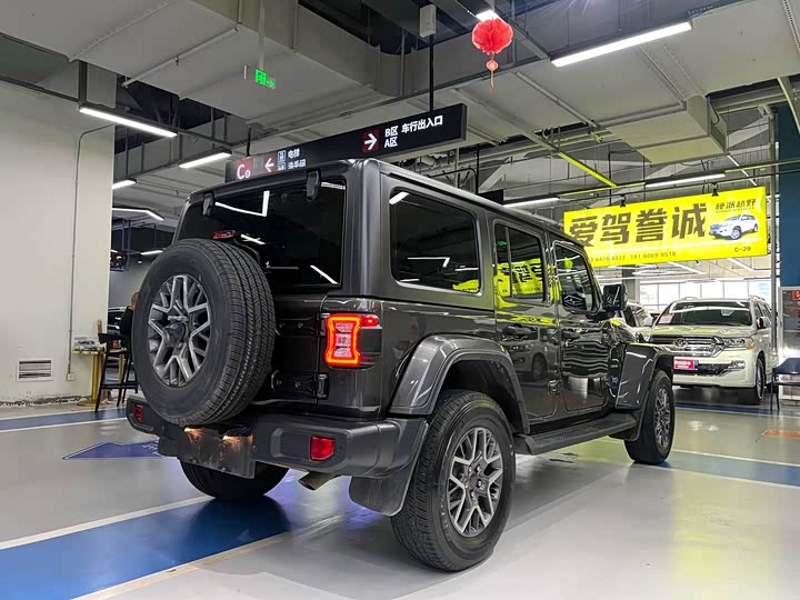 Фото 6 - Jeep Wrangler Hybrid