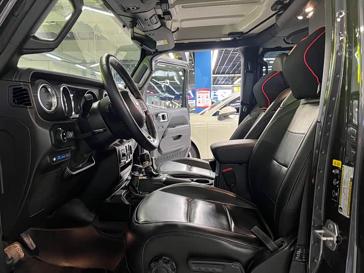 Фото 9 - Jeep Wrangler Hybrid