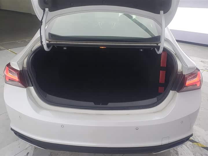 Фото 4 - Chevrolet Malibu XL