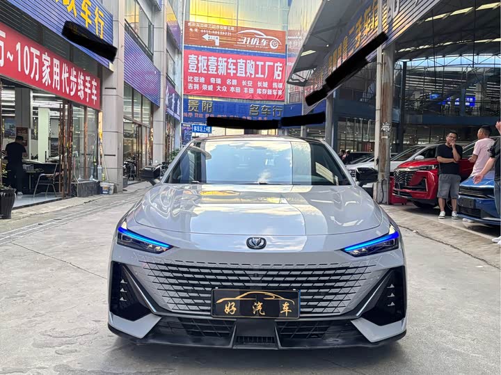 Фото 2 - Changan UNI-V