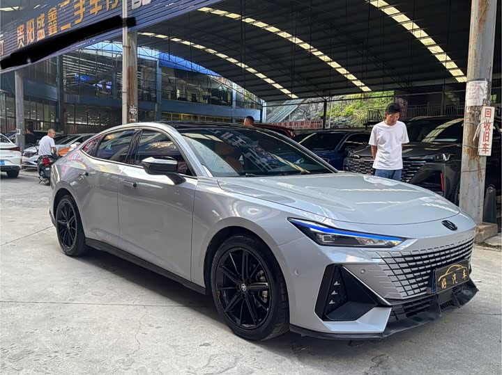 Фото 3 - Changan UNI-V