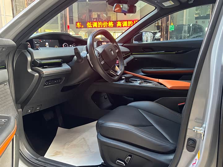 Фото 4 - Changan UNI-V