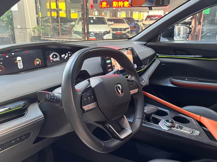 Фото 5 - Changan UNI-V