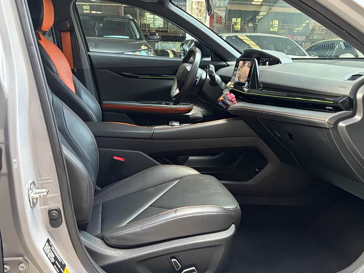 Фото 9 - Changan UNI-V