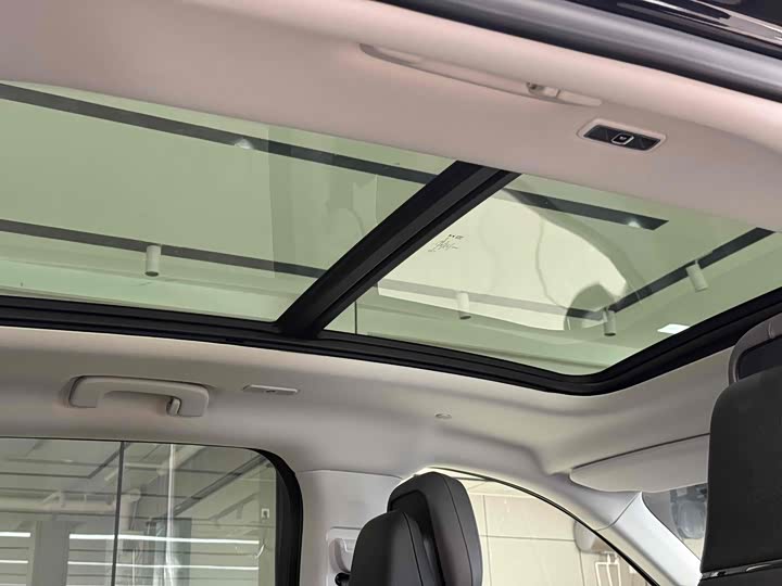 Фото 14 - Lincoln Aviator