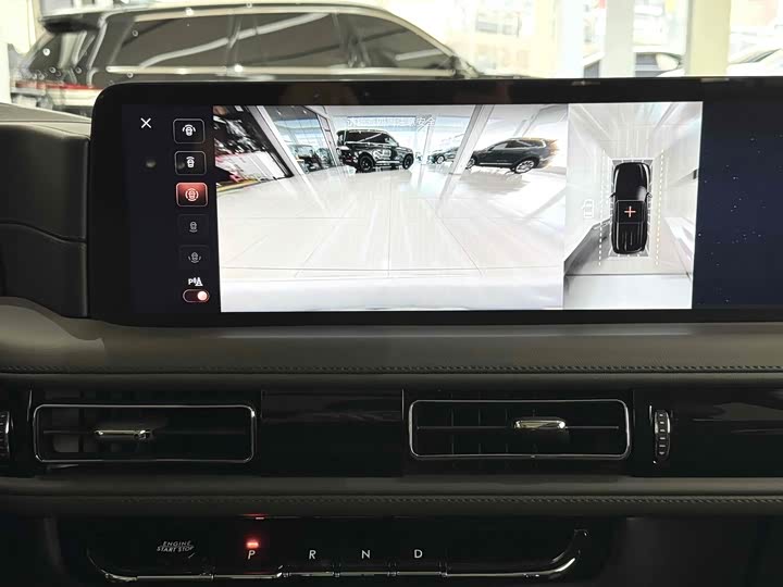 Фото 8 - Lincoln Aviator