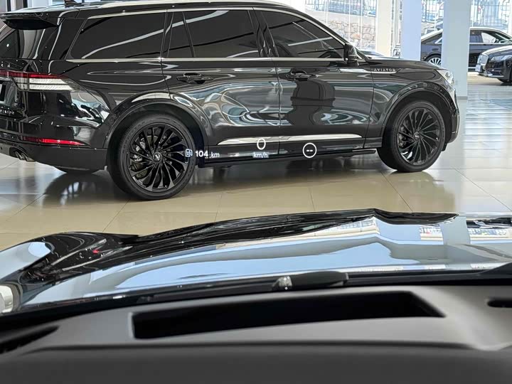 Фото 9 - Lincoln Aviator