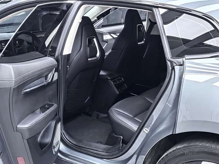 Фото 10 - Zeekr 001