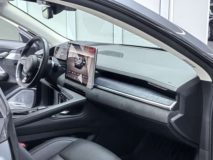 Фото 12 - Zeekr 001