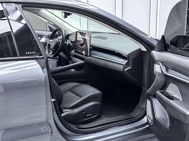 Фото 13 - Zeekr 001