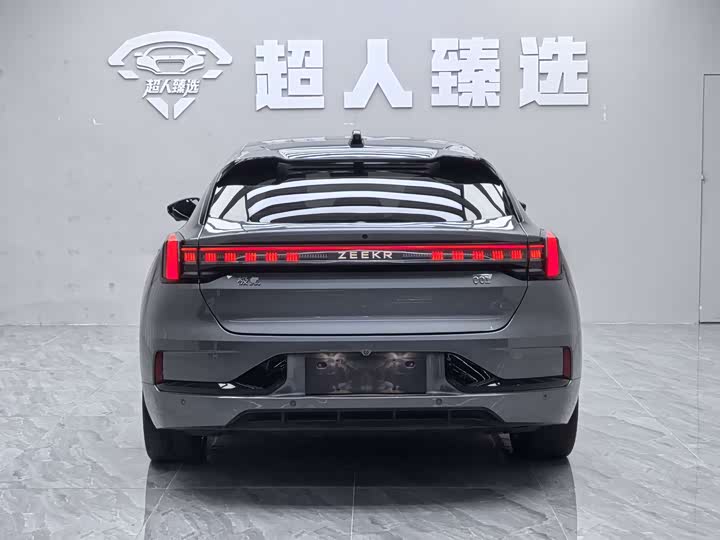 Фото 17 - Zeekr 001