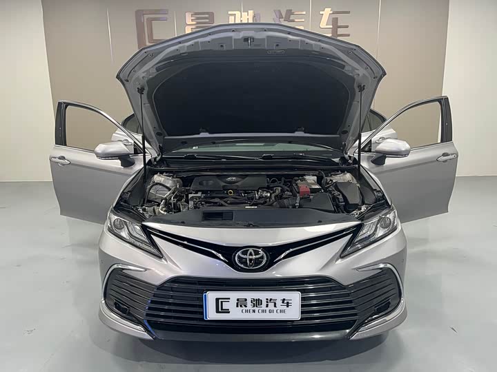 Фото 16 - Toyota Camry