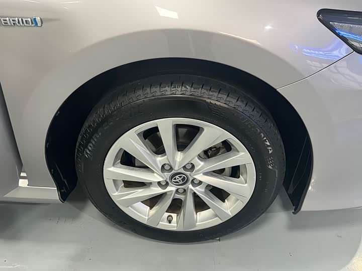 Фото 18 - Toyota Camry