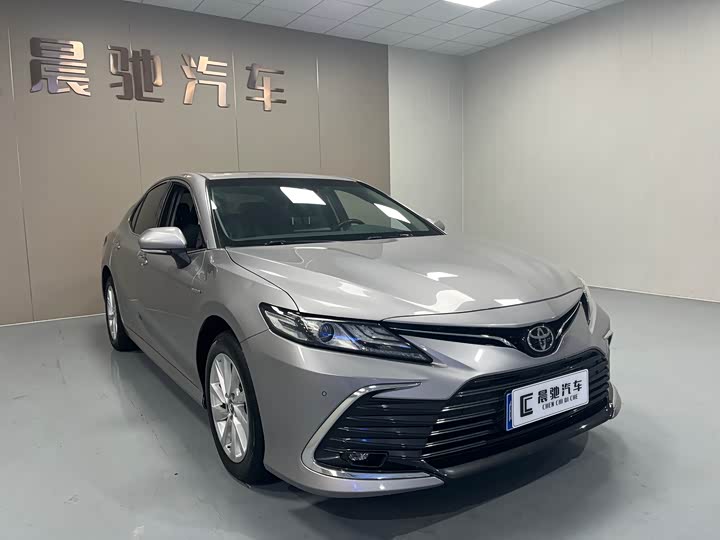 Фото 4 - Toyota Camry