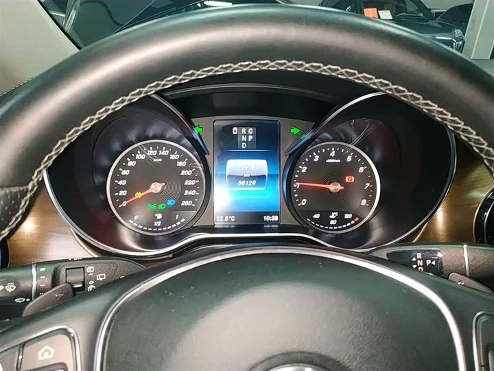 Фото 12 - Mercedes-Benz V-Class