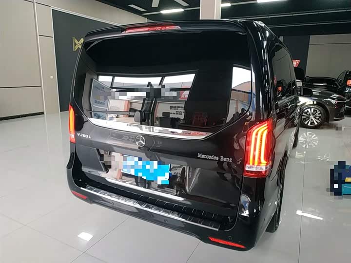 Фото 7 - Mercedes-Benz V-Class