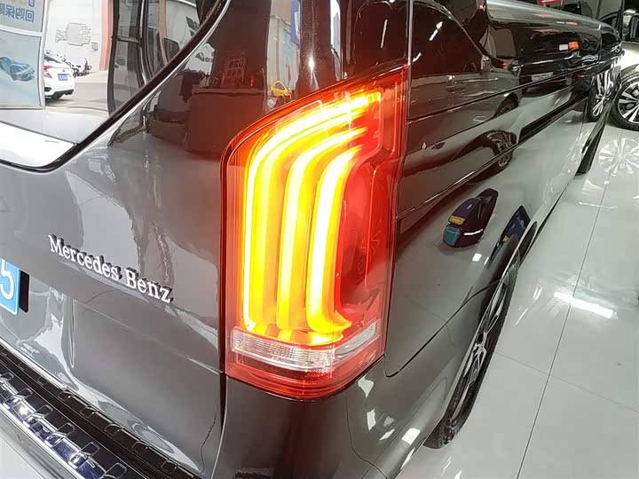 Фото 8 - Mercedes-Benz V-Class