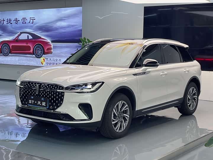 Фото 1 - Lincoln Corsair