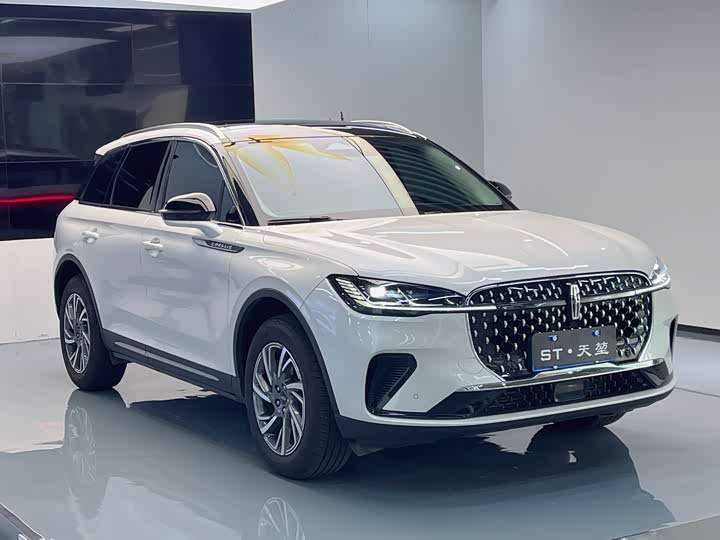 Фото 3 - Lincoln Corsair