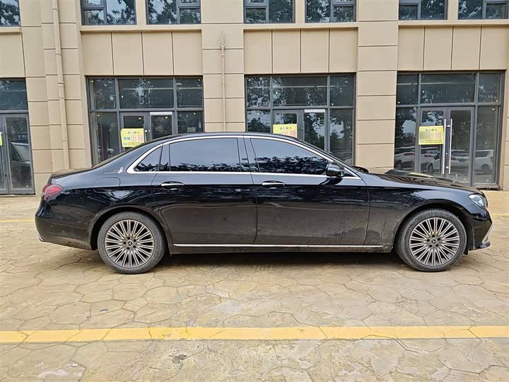 Фото 10 - Mercedes-Benz E-Class