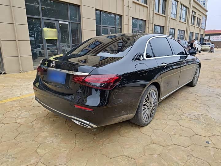 Фото 11 - Mercedes-Benz E-Class