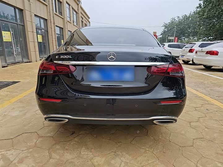 Фото 12 - Mercedes-Benz E-Class