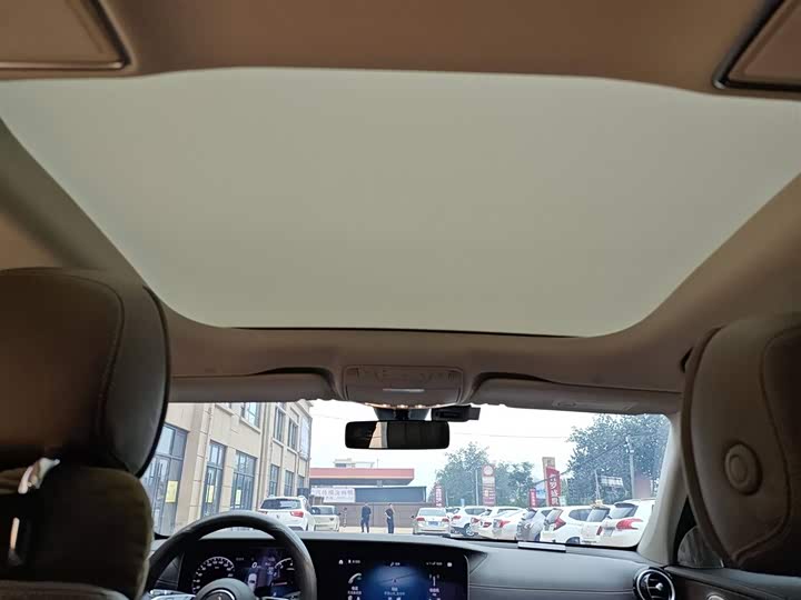 Фото 14 - Mercedes-Benz E-Class