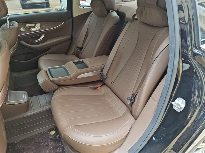 Фото 15 - Mercedes-Benz E-Class