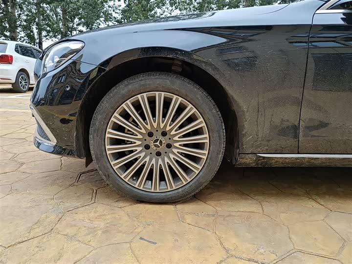 Фото 3 - Mercedes-Benz E-Class