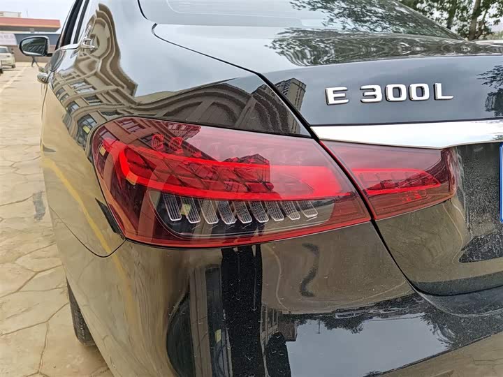 Фото 4 - Mercedes-Benz E-Class