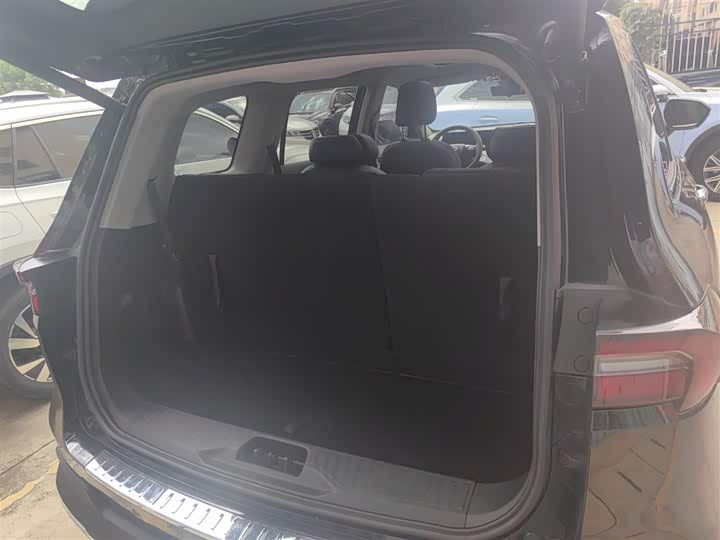 Фото 13 - Ford Equator