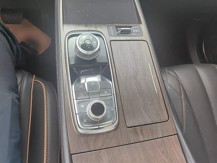 Фото 8 - Ford Equator