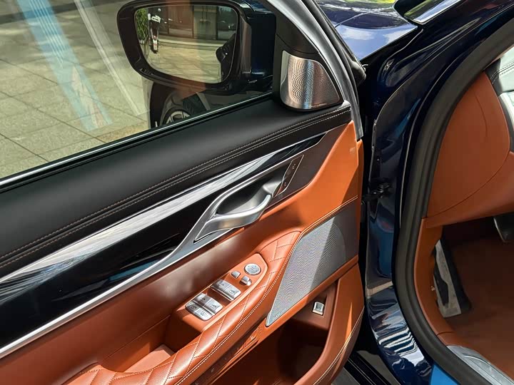 Фото 11 - BMW 7 Series