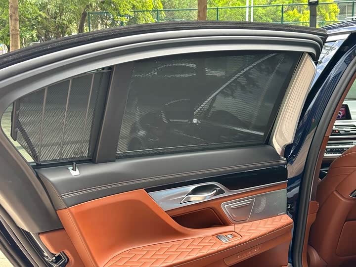 Фото 12 - BMW 7 Series