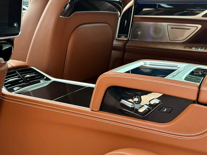 Фото 13 - BMW 7 Series