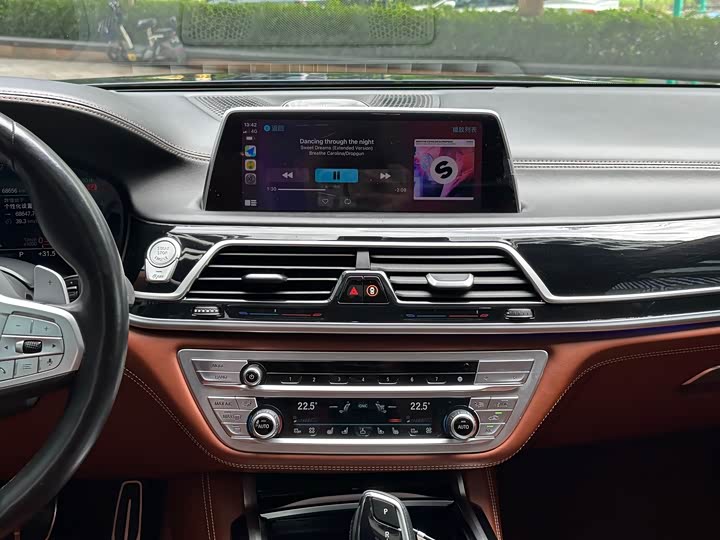 Фото 15 - BMW 7 Series