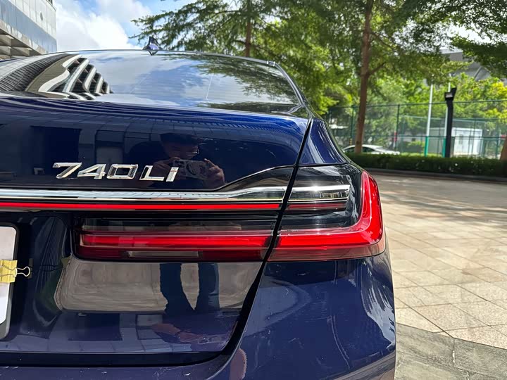 Фото 21 - BMW 7 Series