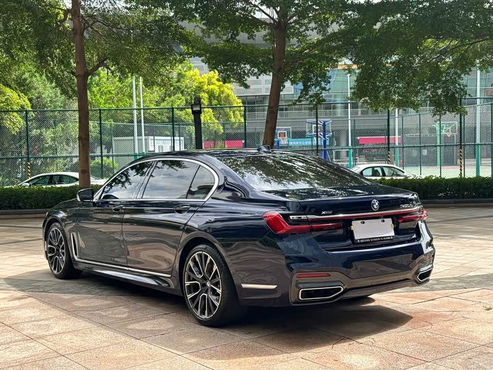 Фото 23 - BMW 7 Series