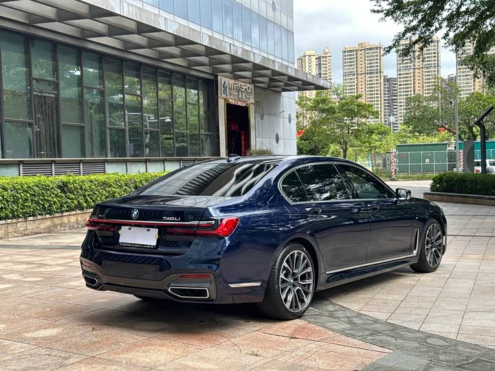 Фото 25 - BMW 7 Series