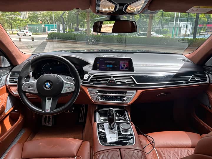 Фото 9 - BMW 7 Series