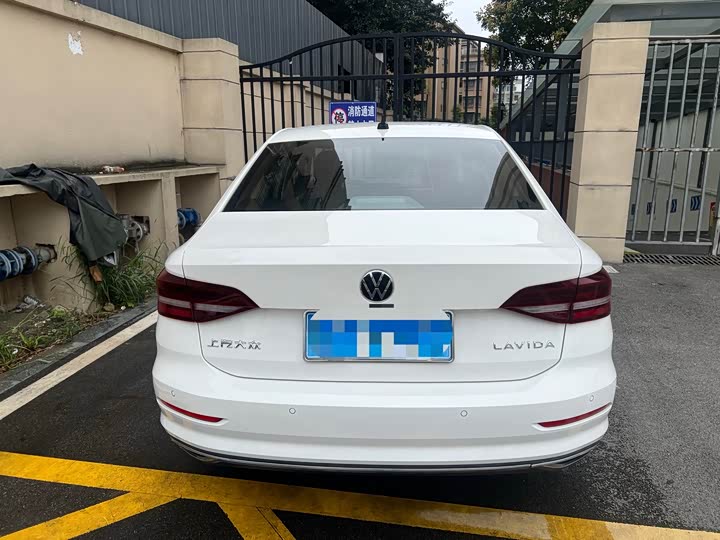 Фото 3 - Volkswagen Lavida