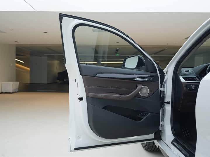 Фото 18 - BMW X2